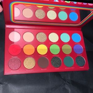 Lucky Charms Make Some‎ Magic eyeshadow palette